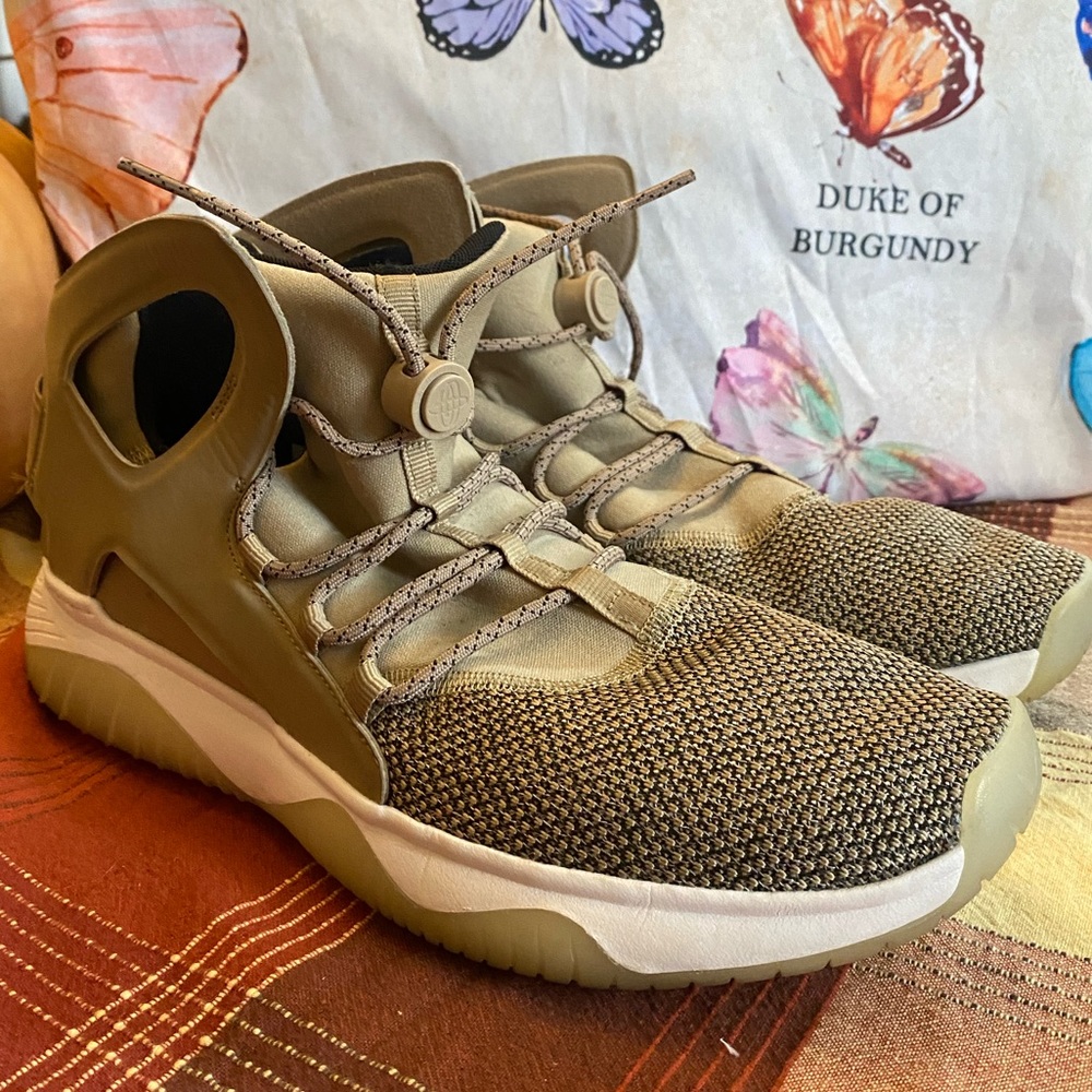 Nike FLT Sneakers